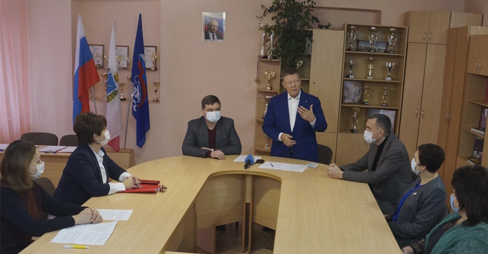 Выездные приемы в Вольском районе
