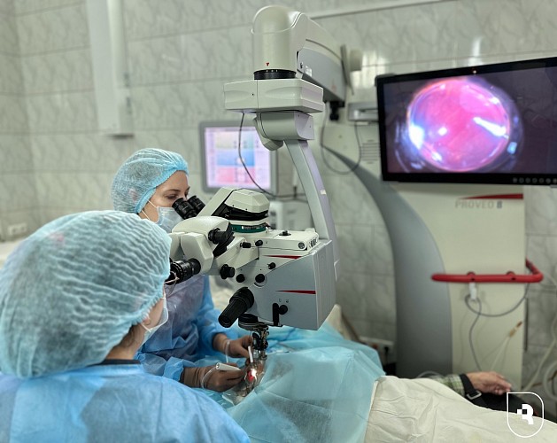 Врачи Саратовского медуниверситета спасли зрение пациенту после разрыва сетчатки