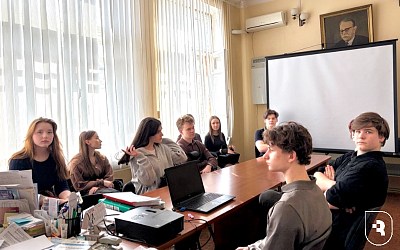 Будущие медики из 37 лицея познакомились с основами педиатрии