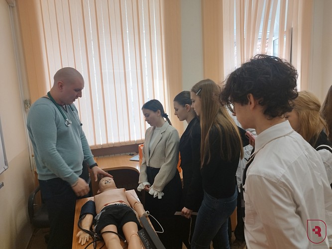 Школьники Саратовской области погрузились в мир медицины на фестивале СГМУ