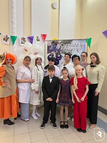 «Новый год стучится в двери к нам!»