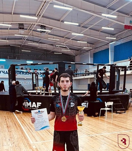 Победа студента в MMA