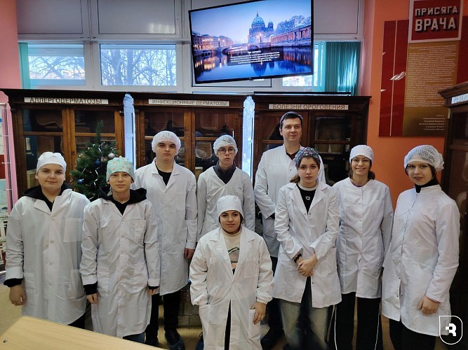 Сотрудник СГМУ рассказал школьникам о профессии дерматовенеролога