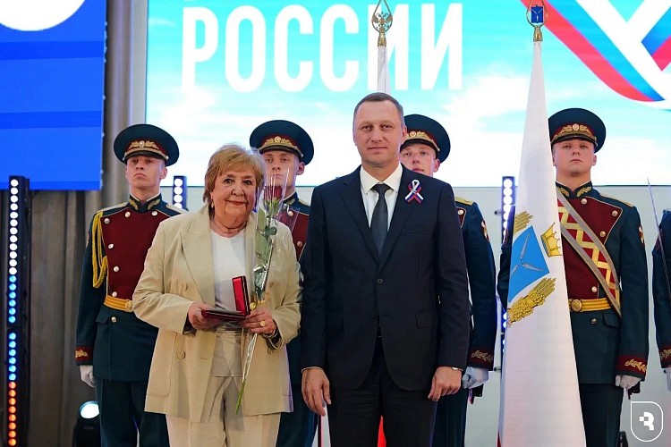 Губернатор Роман Бусаргин вручил государственные награды врачам СГМУ