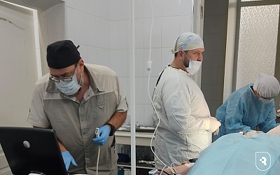 Врачи Саратовского медуниверситета спасли пациента с камнями в слюнной железе