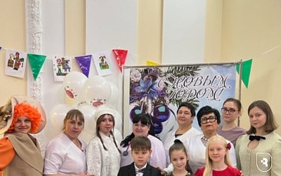 «Новый год стучится в двери к нам!»