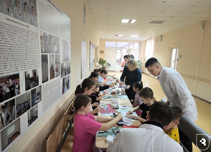 Творческая терапия для пациентов университетских клиник