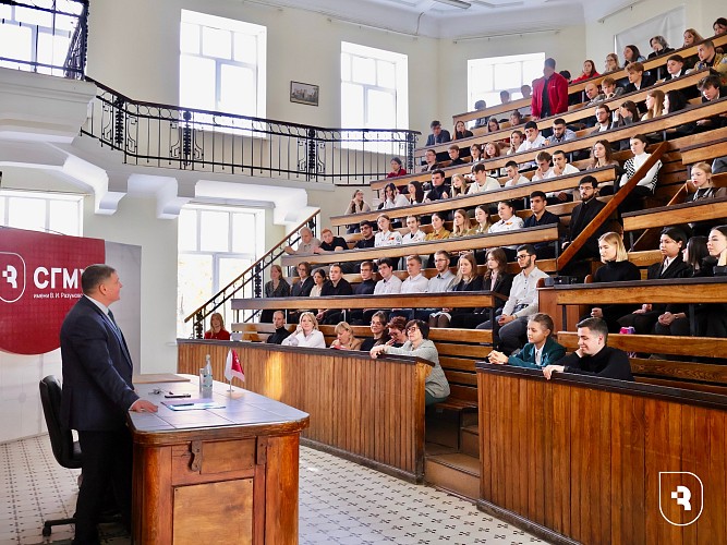 Ректор СГМУ Андрей Еремин встретился со студенческим сообществом 