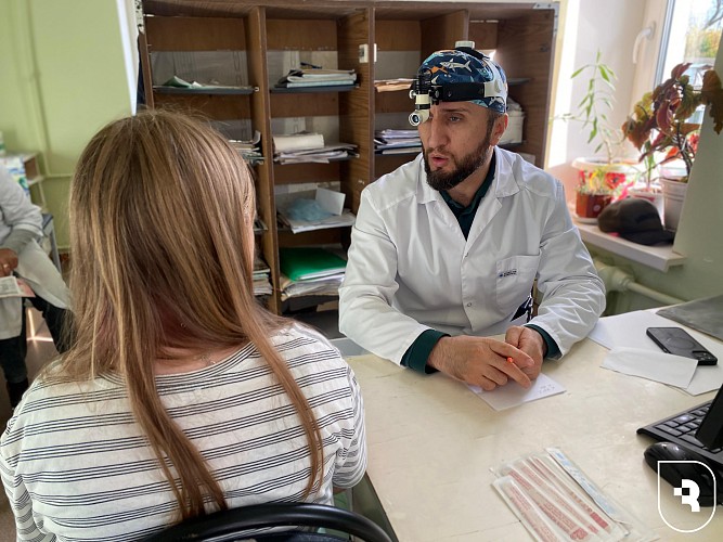 Врачи УКБ № 1 и НИИТОН провели прием пациентов Романовского района