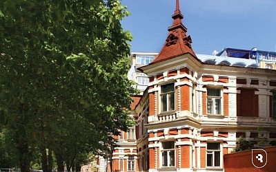 Врачи Саратовского медуниверситета спасли пациента от тотального облысения