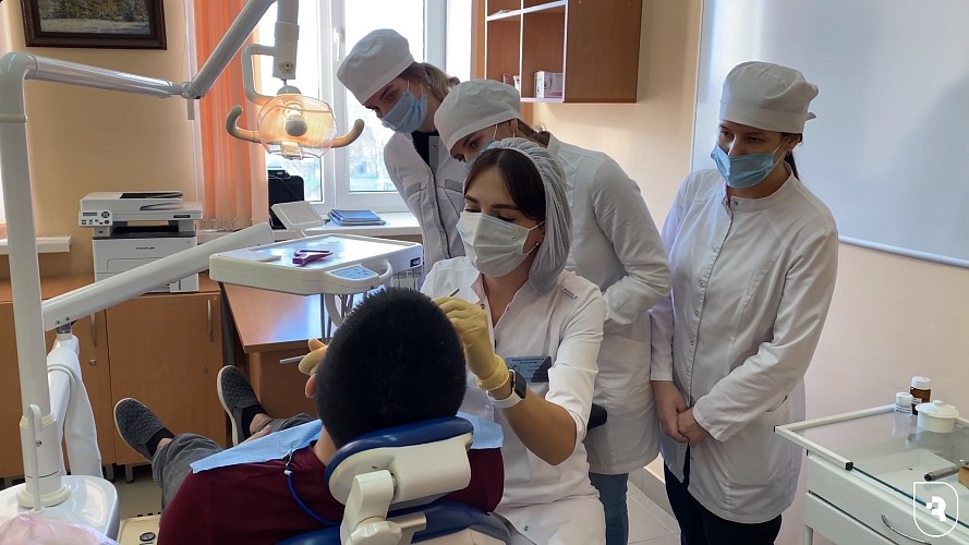 Врачи-стажеры Саратовского медуниверситета восполняют кадровый дефицит