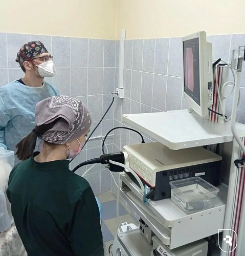 Саратовские врачи спасли ребенка, удалив опухоль кишечника без единого разреза