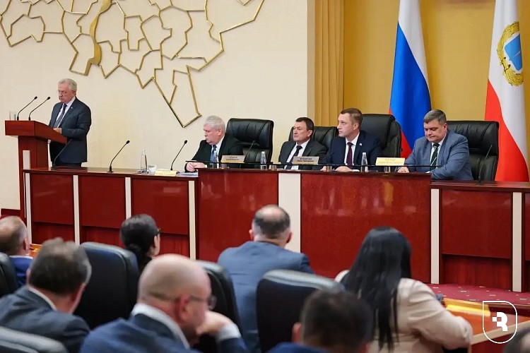 Ректор СГМУ Андрей Еремин принял участие в совещании губернатора Романа Бусаргина с главными врачами медучреждений региона