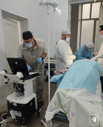 Врачи Саратовского медуниверситета спасли пациента с камнями в слюнной железе