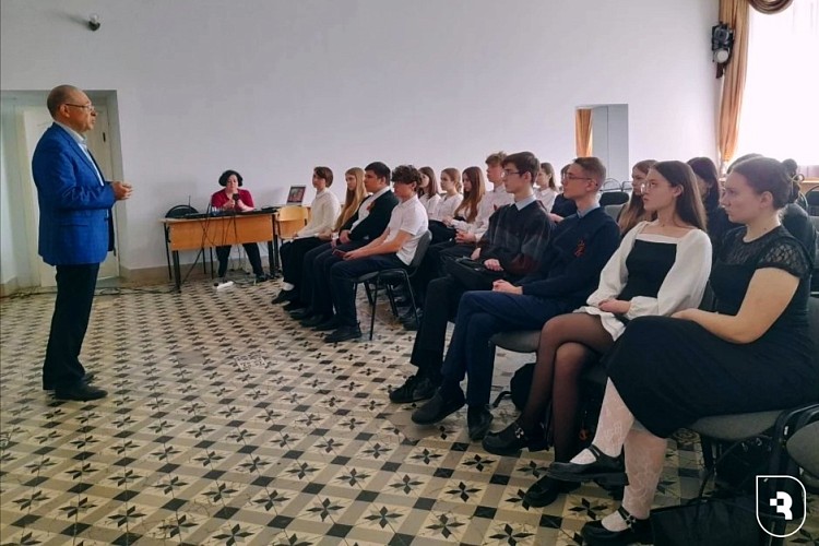 Абитуриенты из Аткарска получили консультацию по поступлению в СГМУ