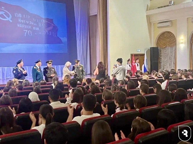 Торжественное вручение на вечное хранение копии Знамени Победы