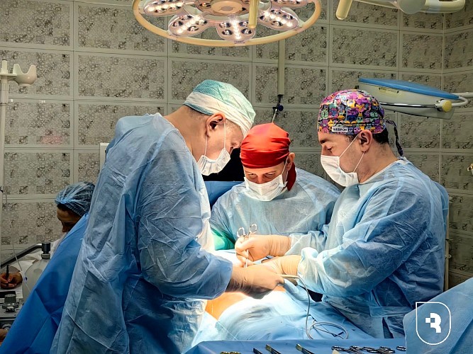 Врачи саратовского медуниверситета провели уникальную операцию по пересадке почки