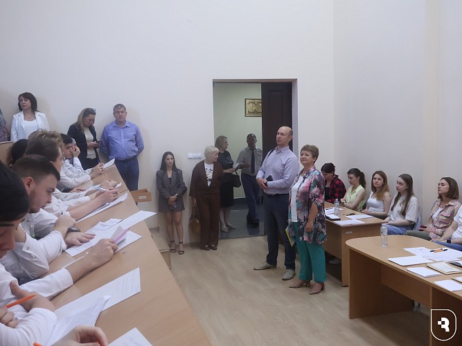 Представители районов Саратовской области провели встречу с выпускниками СГМУ