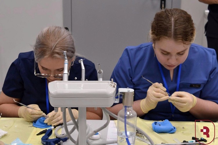 «Прямые реставрации постоянных и временных зубов»